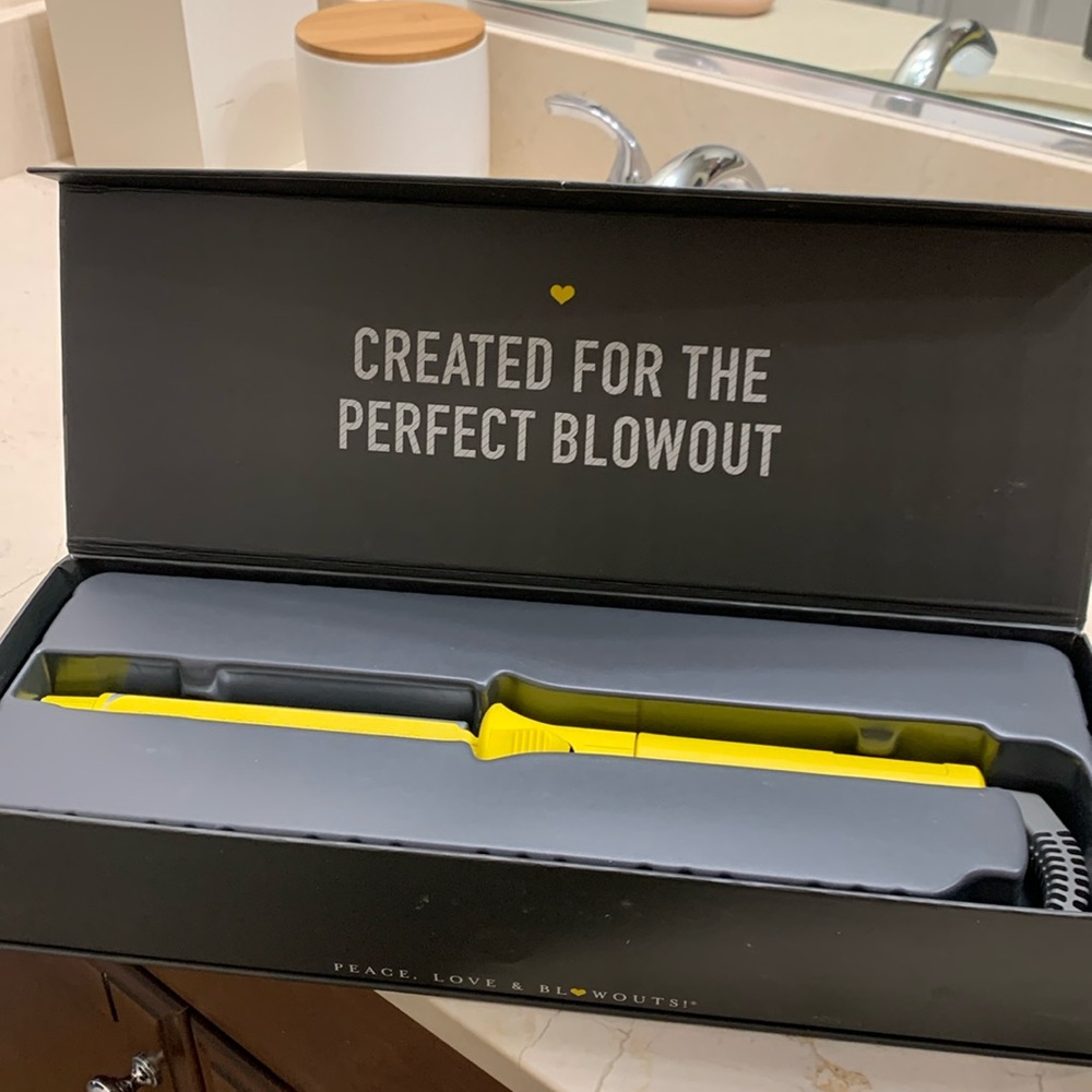 NEW! DryBar 3day Bender Curling Iron
